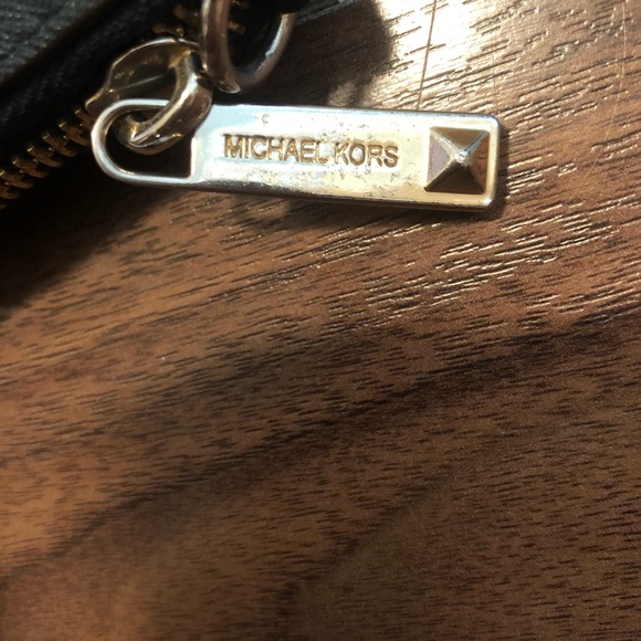 Michael Kors wallet - Picture 2 of 10